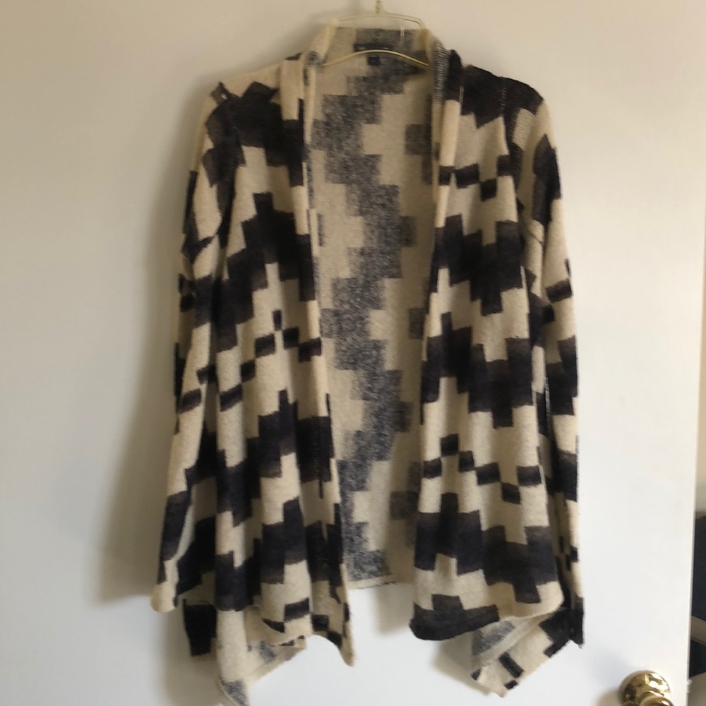 Gap sweater